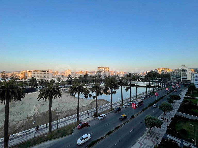 Amplio depto. con vista al mar y casino